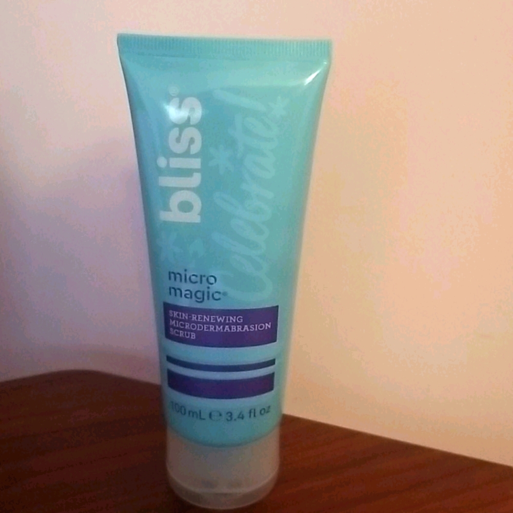 BLISS- Skin Renewing Microdermabrasion Scrub